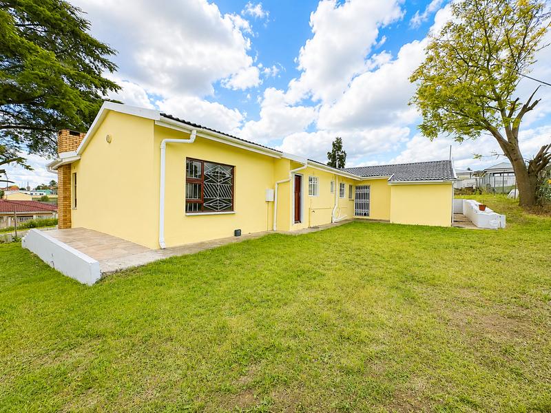 To Let 4 Bedroom Property for Rent in Northcrest Eastern Cape